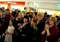 emma-o-driscoll-david-wallace-turn-on-the-cresent-shopping-centre-christmas-lights-2012-i-love-limerick-13