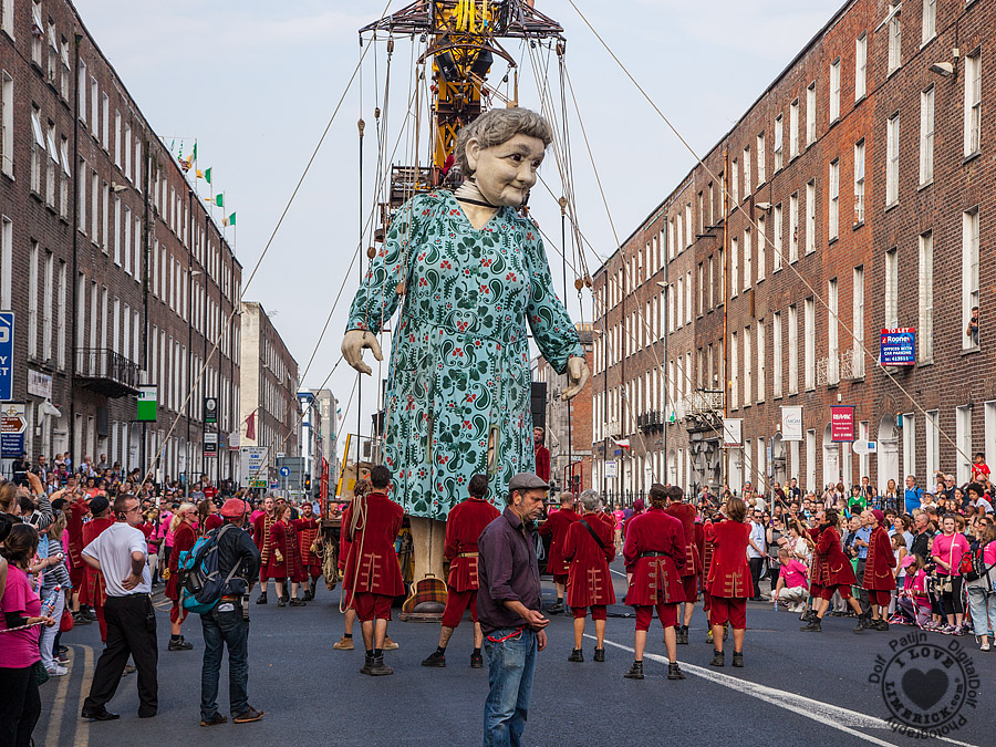 ROYAL DE LUXE LIMERICK GIANT DAY ONE