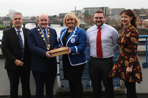 Shannon Rowing Club donates archive