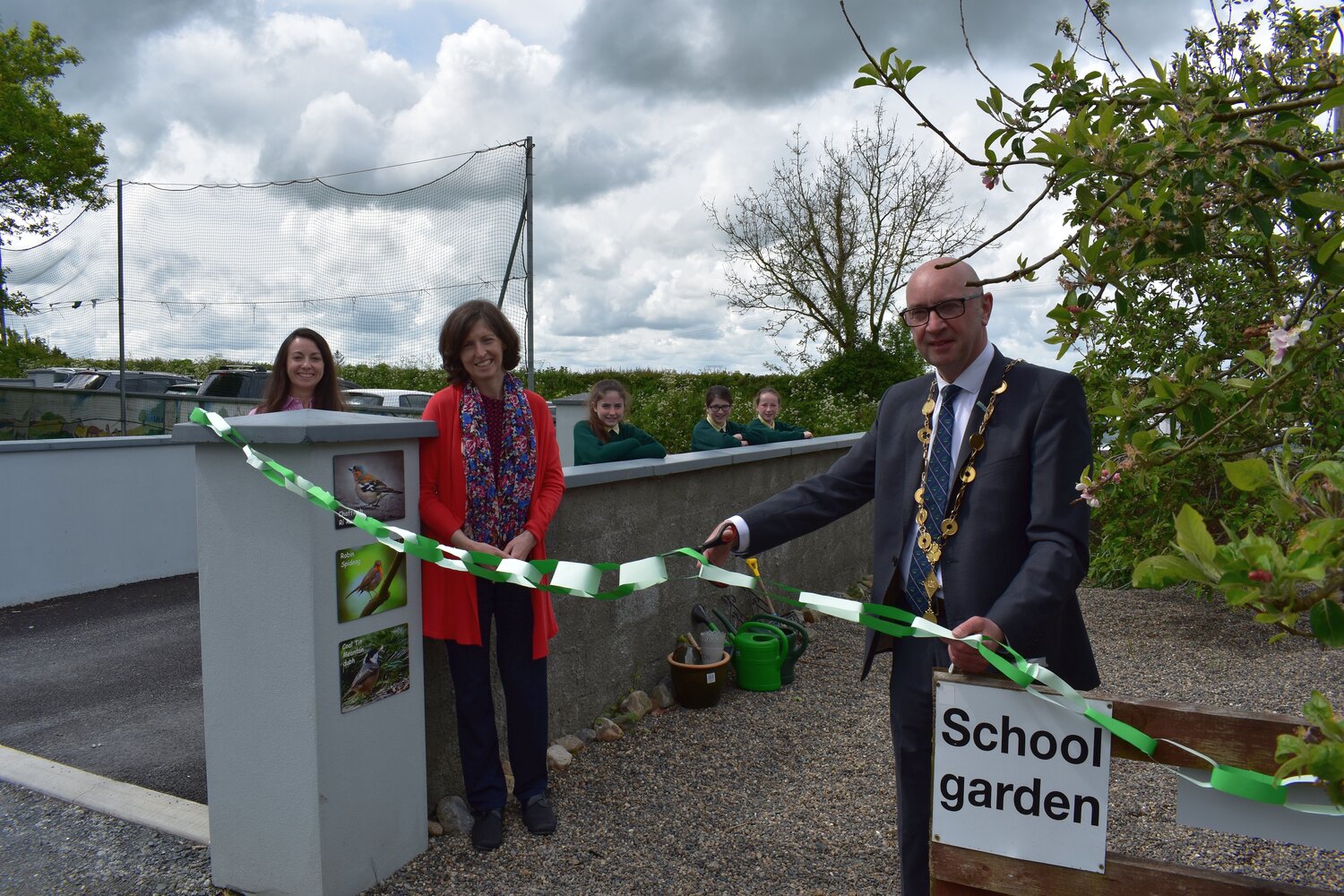 The Mayor was shown around the Ahane National School Garden by three pupils of Sixth Class, Isabelle Collins, Aoife Holland and Cara Nally