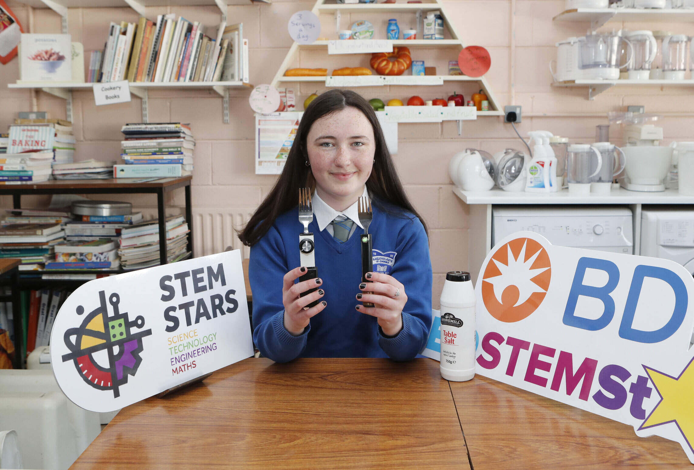 Áine Ní Mhurchu, a transition year student at Colaiste Uí Chonba, Newcastlewest who designed these Electronic Taste Simulation devices. Picture: Liam Burke/Press 22.