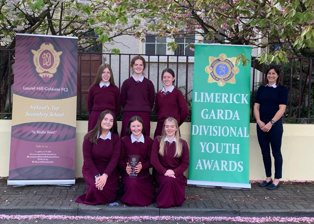 Six students from Laurel Hill Colaiste (pictured above) meet every Tuesday afternoon to support 6 children remotely from our Lady of Lourdes National School with their reading.
