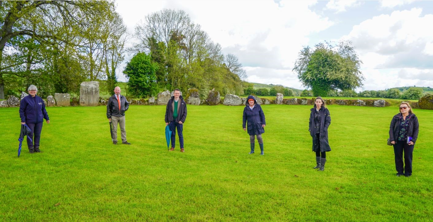 Lough Gur interactive online tour includes a 360 degree interactive tour of Lough Gur along with a 27 minute video tour with Lough Gur tour guides pictured above.