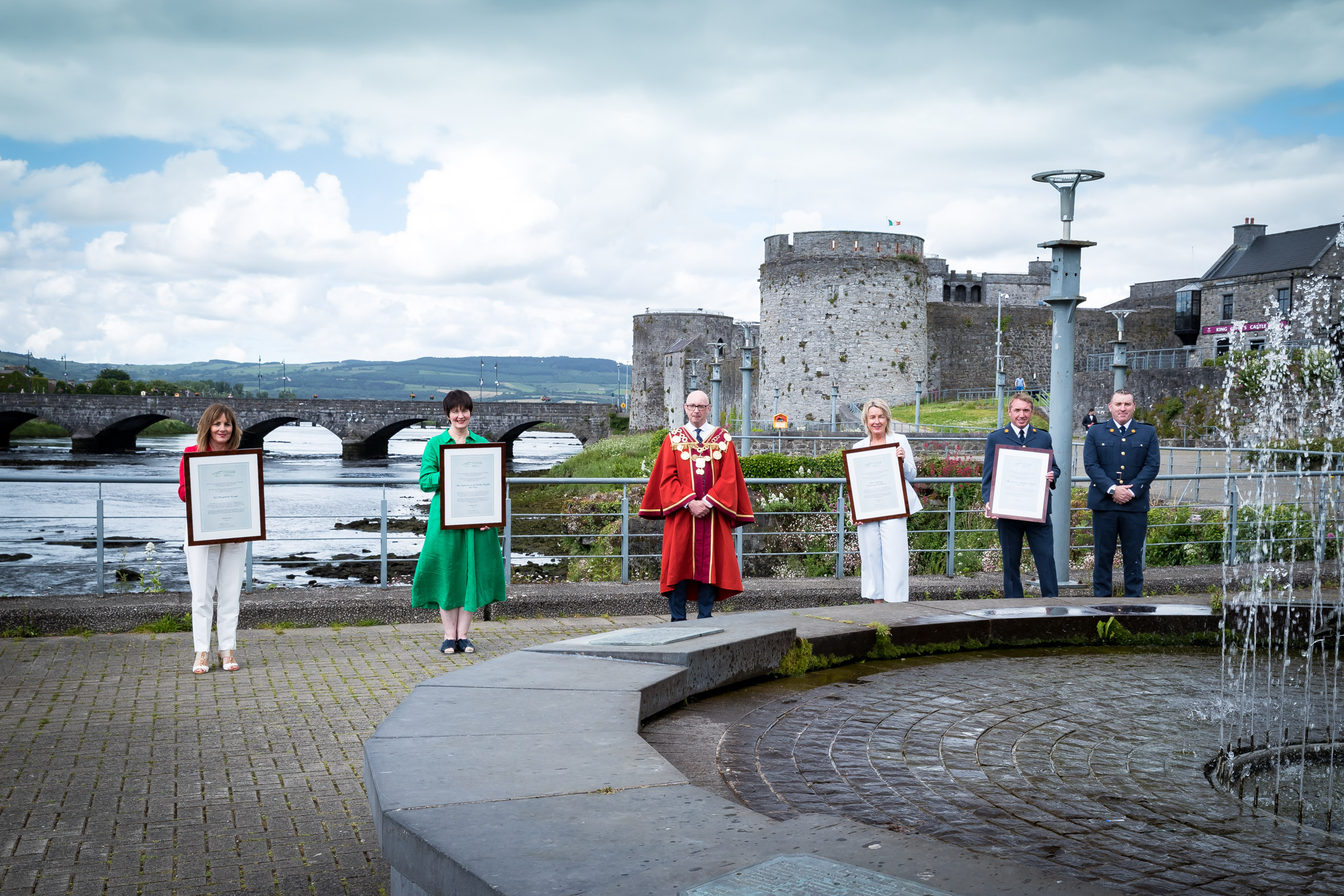 Mayor honours frontline healthcare workers - Noreen Spillane, UL Hospitals Groups; Dr Mai Mannix, Dept of Public Health Midwest, Cllr Michael Collins, Mayor of the City and County of Limerick, Maria Bridgeman, HSE Community Health Midwest and Ian Brennan and Keith Mullane, National Ambulance Service Midwest at Merchant's Quay receiving their scrolls in appreciation and recognition of the work. Picture: Keith Wiseman