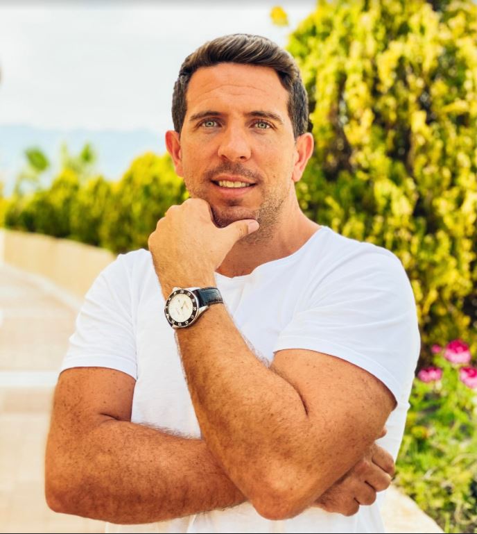 Aidan O Brien Aidan has been a speaker for 14 years and has travelled the world to coach individuals and live audiences on 5 continents, inspiring over 250,000 people and counting