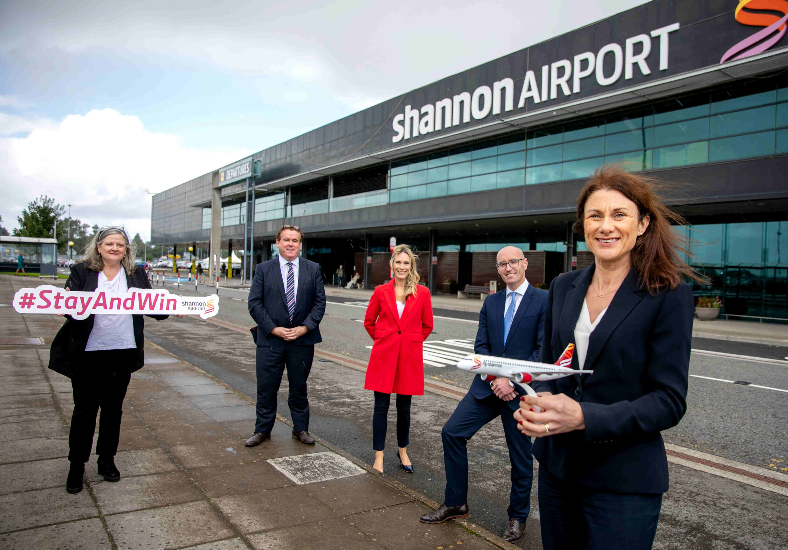 Shannon Airport chamber campaign Shannon Airport chamber campaign - Pictured at Shannon Airport are Margaret O'Brien, CEO Ennis Chamber, Kenny Deery, CEO Galway Chamber, Dee Ryan, CEO Limerick Chamber, Stephen Keogh, President Shannon Chamber and Mary Considine, CEO Shannon Group. Picture: Arthur Ellis.