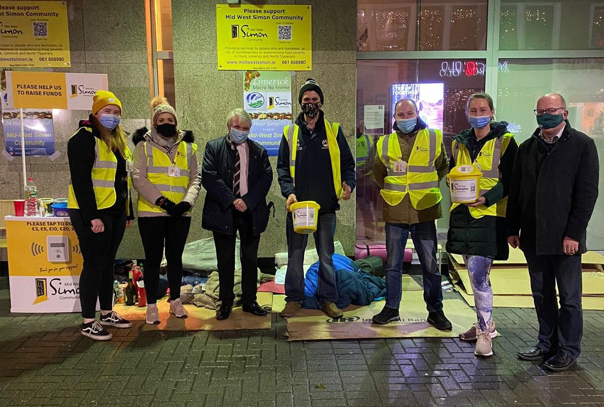 Limerick Macra 24hr Sleep Out - Pictured at the Sleep Out is Deputy Willie O’Dea with Elaine Houlihan and Liz Mason, Stephen O’Keeffe, Jim Heffernan, Sarah Baker and Alec Morrissey, Limerick Post.