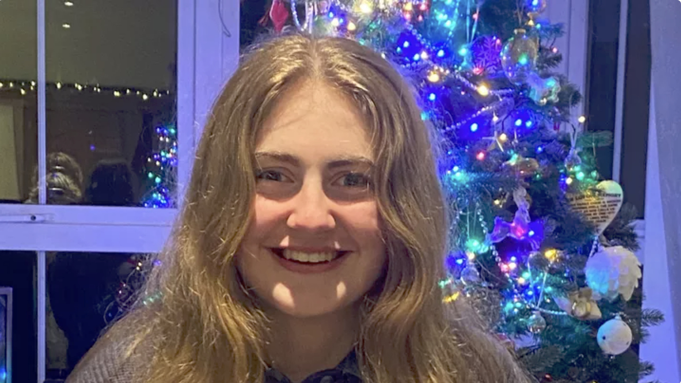 Emily Sheehy Crumlin - Limerick teenager Emily Sheehy is donating fourteen inches of her hair to raise funds for Children's Health Ireland at Crumlin.