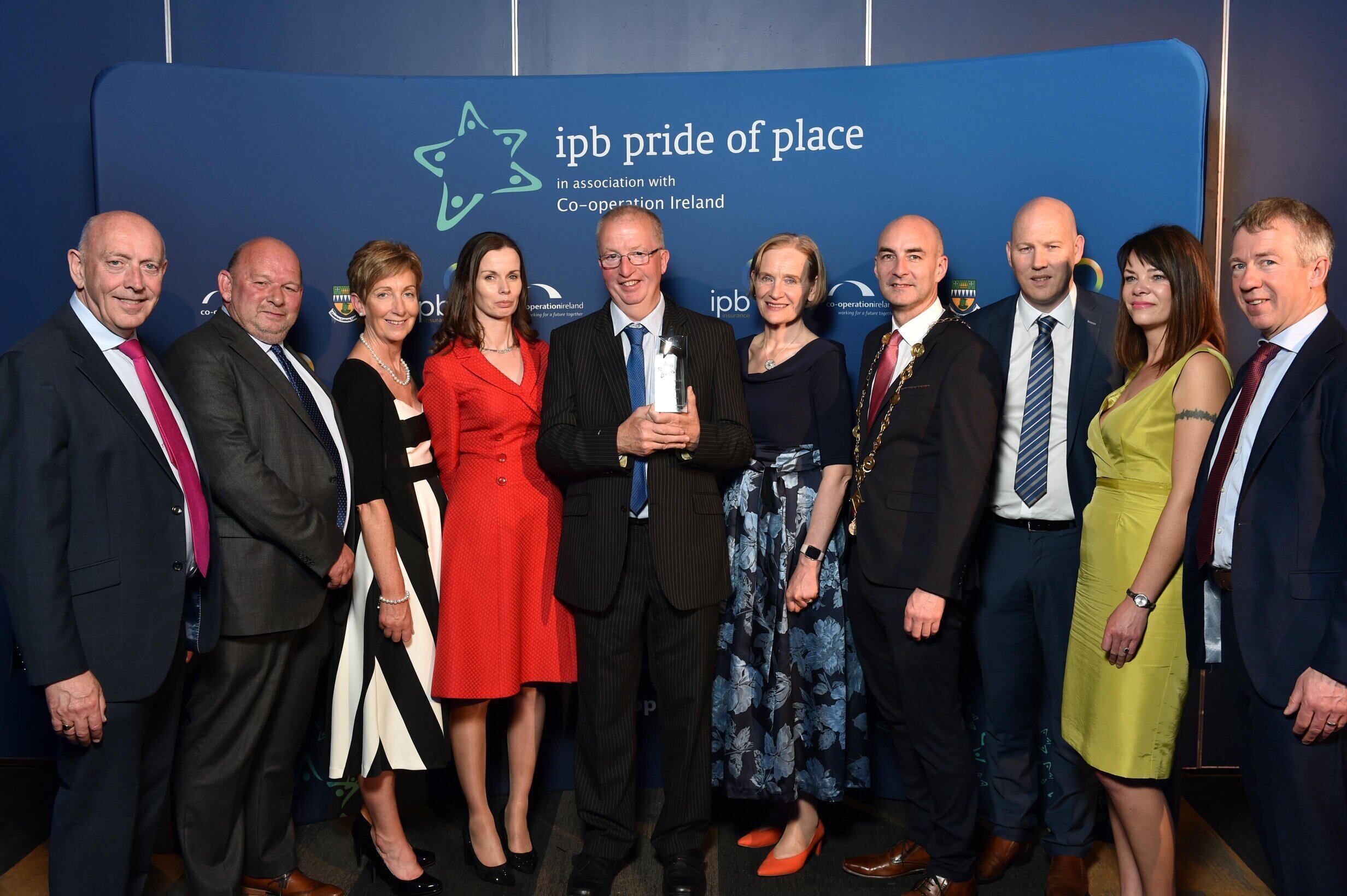 Lough Gur pride of place - Pictured from left to right are Peter Sheridan – Chief Executive, Co-operation Ireland, Seamus O' Connor (Limerick City and County Council), Kate Carew, Kate Harrold Manager for Lough Gur, John Carew Community Sub-Committee Chairperson for Lough Gur Development, Eileen Humphreys (LCCC), Mayor Daniel Butler, Director Gordon Daly (LCCC), Kate Janeczek (LCCC) and Enda Devine, Executive Director at IPB Insurance.