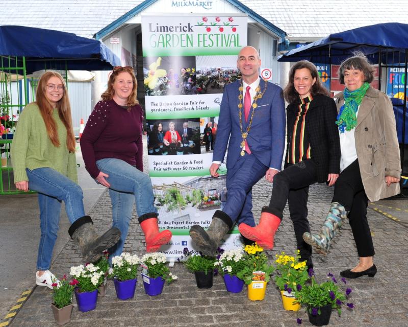 Limerick Garden Festival 2022 - Pictured: Aisling Keyes of MidWest Rape Crisis, Lynda Sheehan of Rockbarton Garden Centre, Mayor Cllr. Daniel Butler, Festival Manager Carmen Cronin and Gardener & Volunteer Gabriela Avram