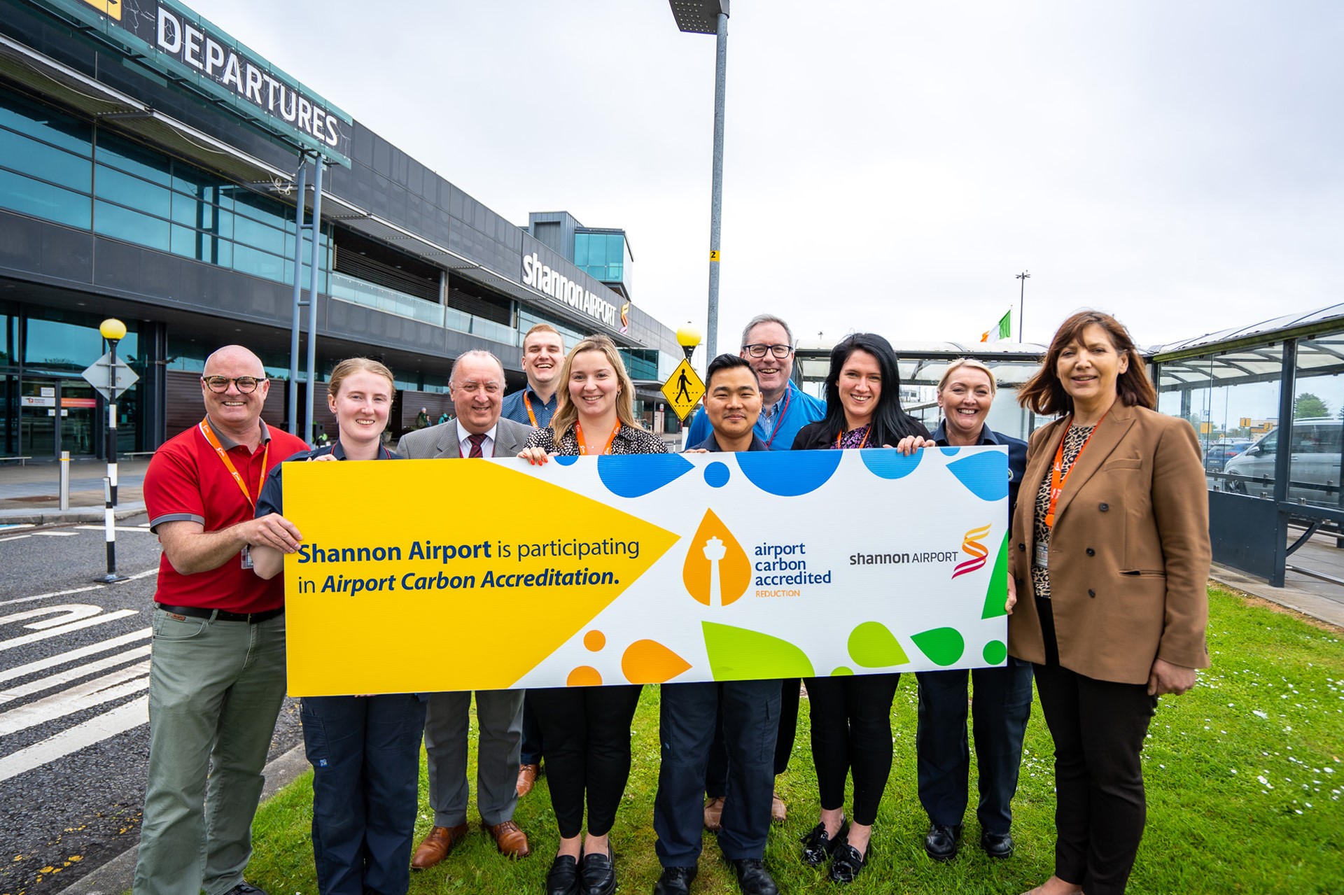 Shannon Airport reaches new heights with Europe’s Airport Carbon Accreditation programme. Staff at The Shannon Airport Group celebrate receiving Carbon Accreditation level 2 by the globally recognised Airport Council International (ACI). NO FREPRO FEE