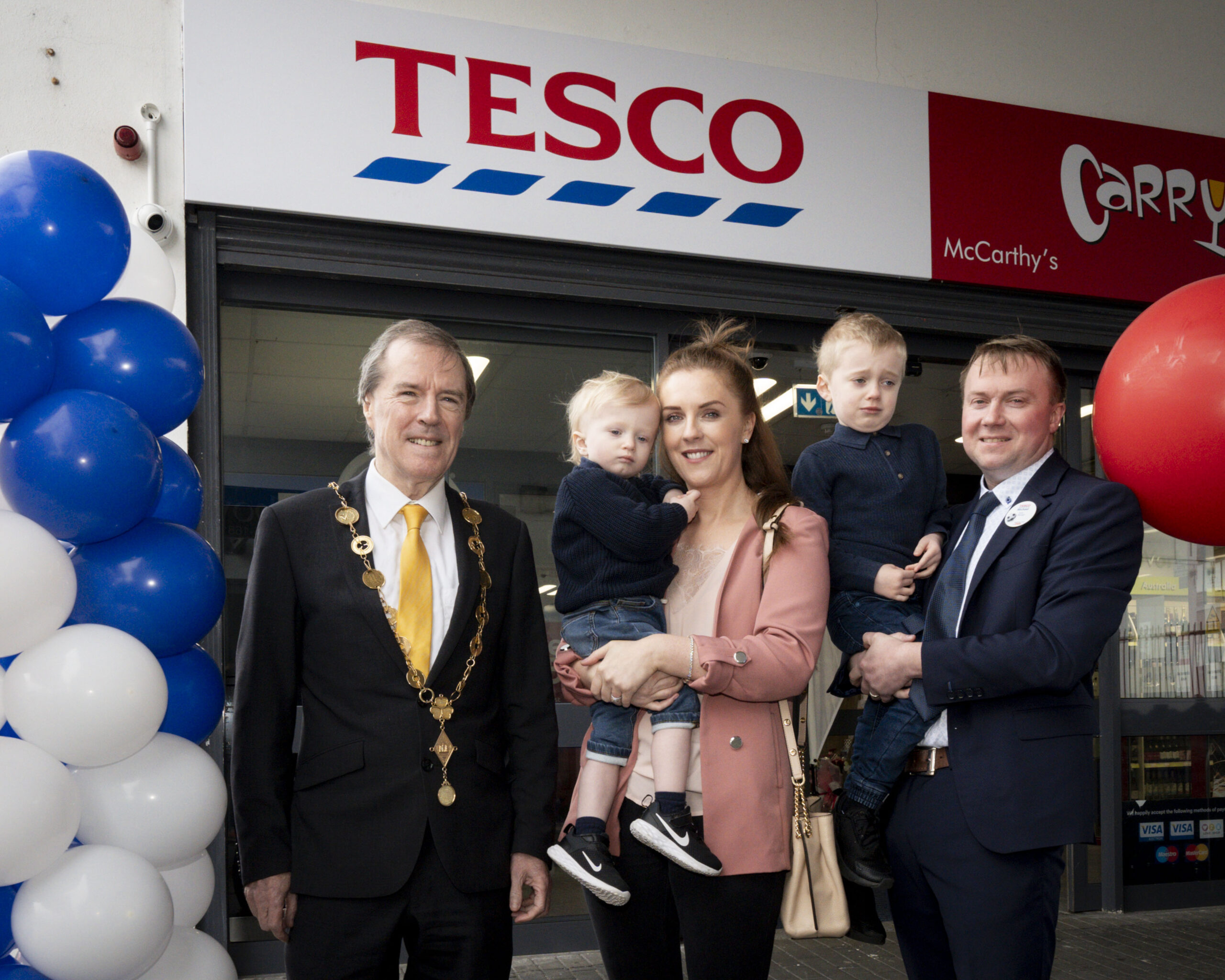 ***PICS REPRO FREE*** 18/04/2024 Mayor of the City and County of Limerick, Cllr Gerald Mitchell pictured with Store Manager, Michael Fitzgerald, his wife Aine and children Cillian and Micheal at the opening of the new Tesco store on Kileely Road, Limerick Pic: Don Moloney