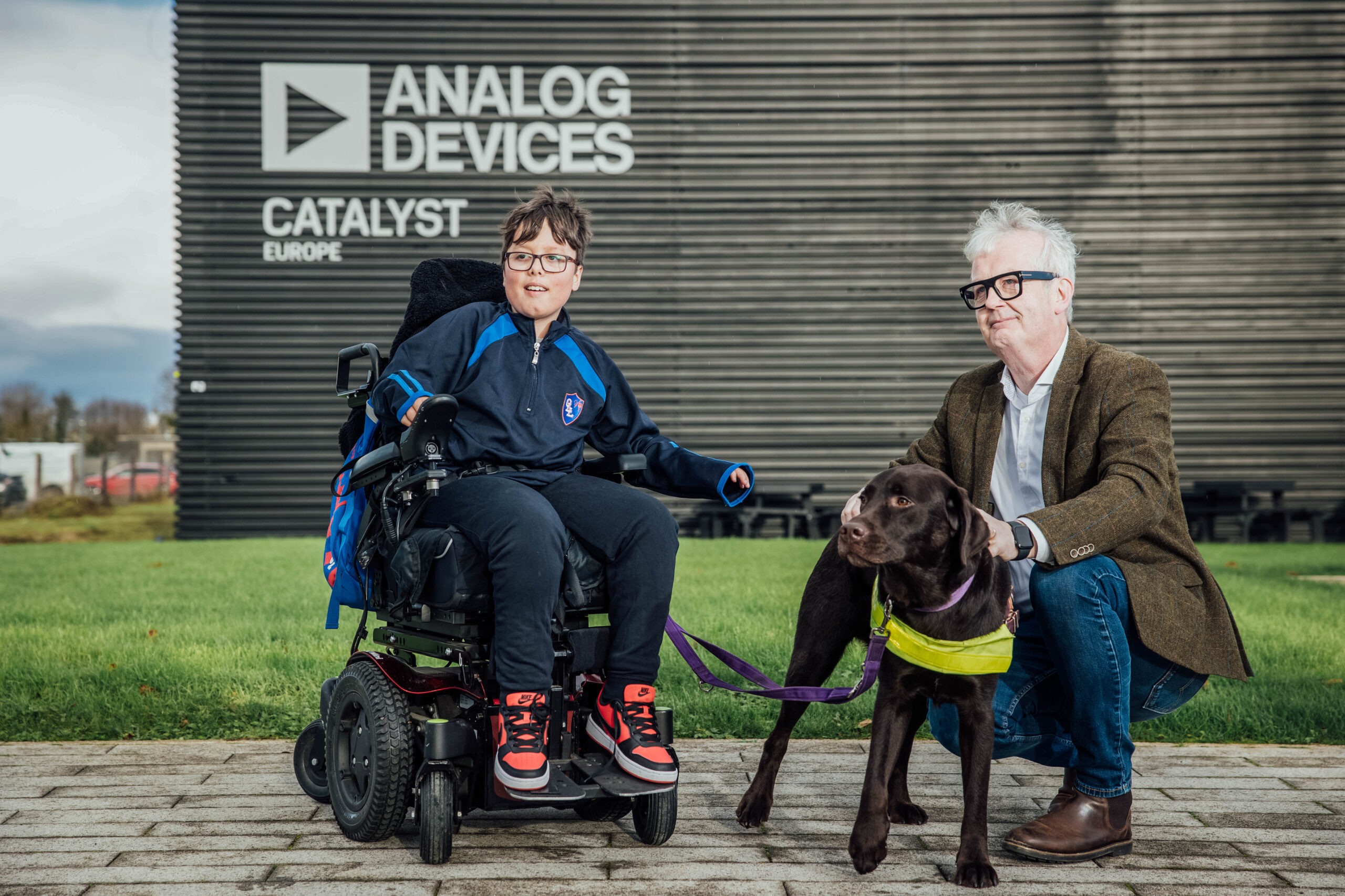 No Repro Fee Analog Devices (ADI) has donated €130,000 to 39 educational, charitable, and cultural organisations across Munster through its Annual Community Awards and Charitable Donations Programme. Dogs for the Disabled Cork received a donation of €10,000. Attending the presentation ceremony were Lovre Bilic from Limerick with his dog Pilot and Joe Barry, Vice President of Marketing, Systems & Technology in the Communications & Cloud Business Unit at Analog Devices Pic. Brian Arthur