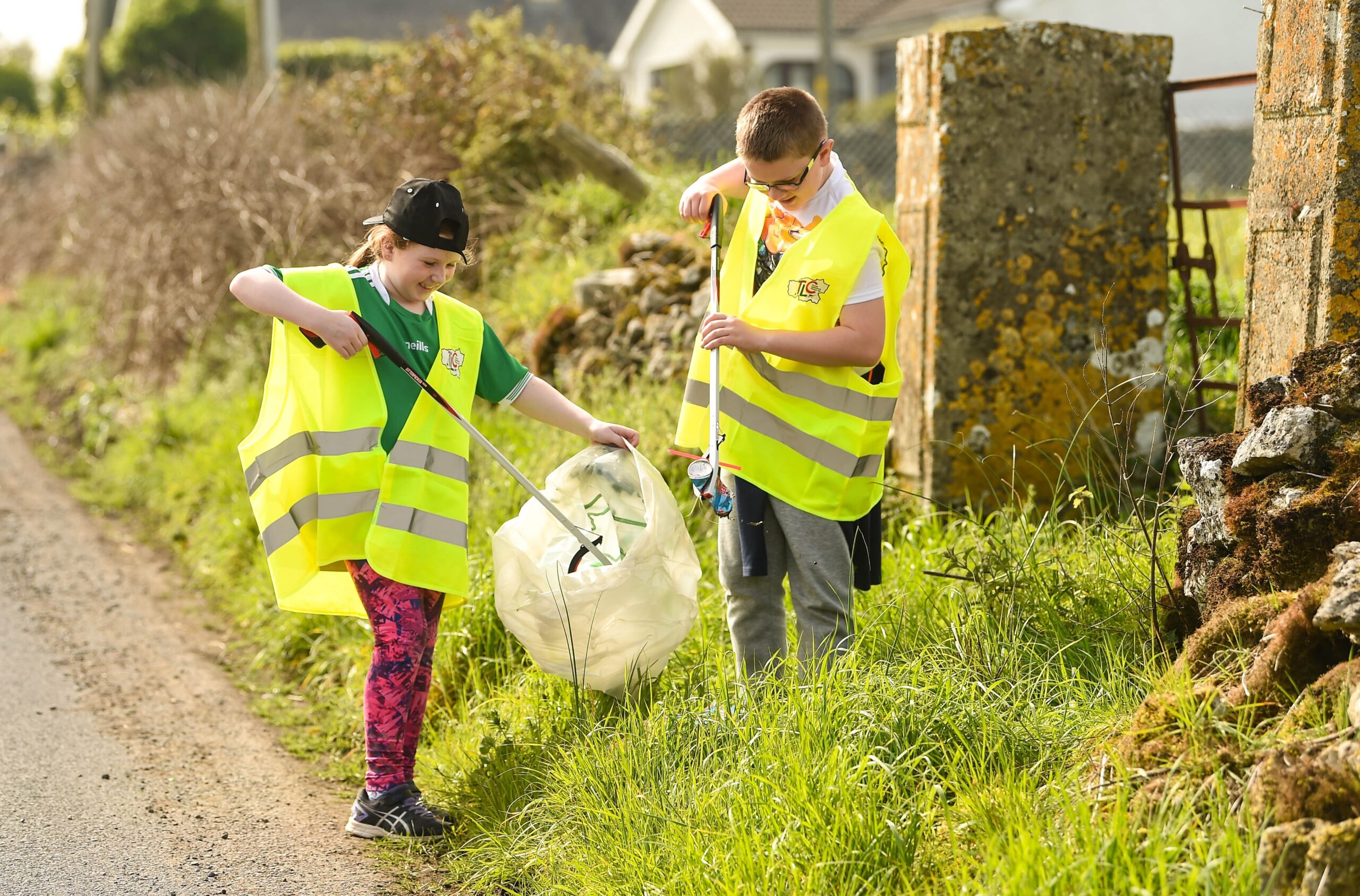 A look back at TLC5 in 2019. Siblings Ruby Walsh, aged 8, and Christopher Walsh, aged 11, pictured at Team Limerick Clean-Up 5 in Kildimo. Picture by Diarmuid Greene TLC 10