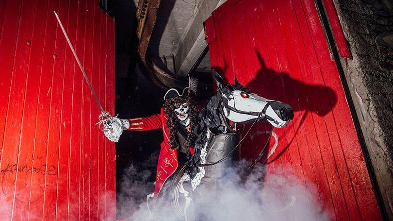 Lumen Samhain Festival Lumen Street Theatre present Sarsfield the Bonelord as he rides his faithful horse Mortis through the streets of Limerick SAMHAIN: LIMERICK’S (ORGIONAL) HALLOWEE’N FESTIVAL AND PARADE ‘SOME BONES WON’T STAY BUIRED’ 2025. Lumen Street Theatre present Samhain: Limerick’s Hallowe’en Festival, Fire and Shadows Parade this October Bank Holiday weekend from the 23rd to the 25th of October, celebrate the tradition and origins of Hallowe’en with a procession of illuminated supernatural beings. Samhain, a time when the veil that separates our world from that of the Others grows thin. This thinning of the membrane between the worlds allows ghosts and fairies and all manner of otherworldly creatures to cross over on Samhain and wreak havoc. Samhain: Limerick’s Hallowe'en Festival and Fire & Shadows Parade is supported the Arts Council of Ireland. Pic. Brian Arthur