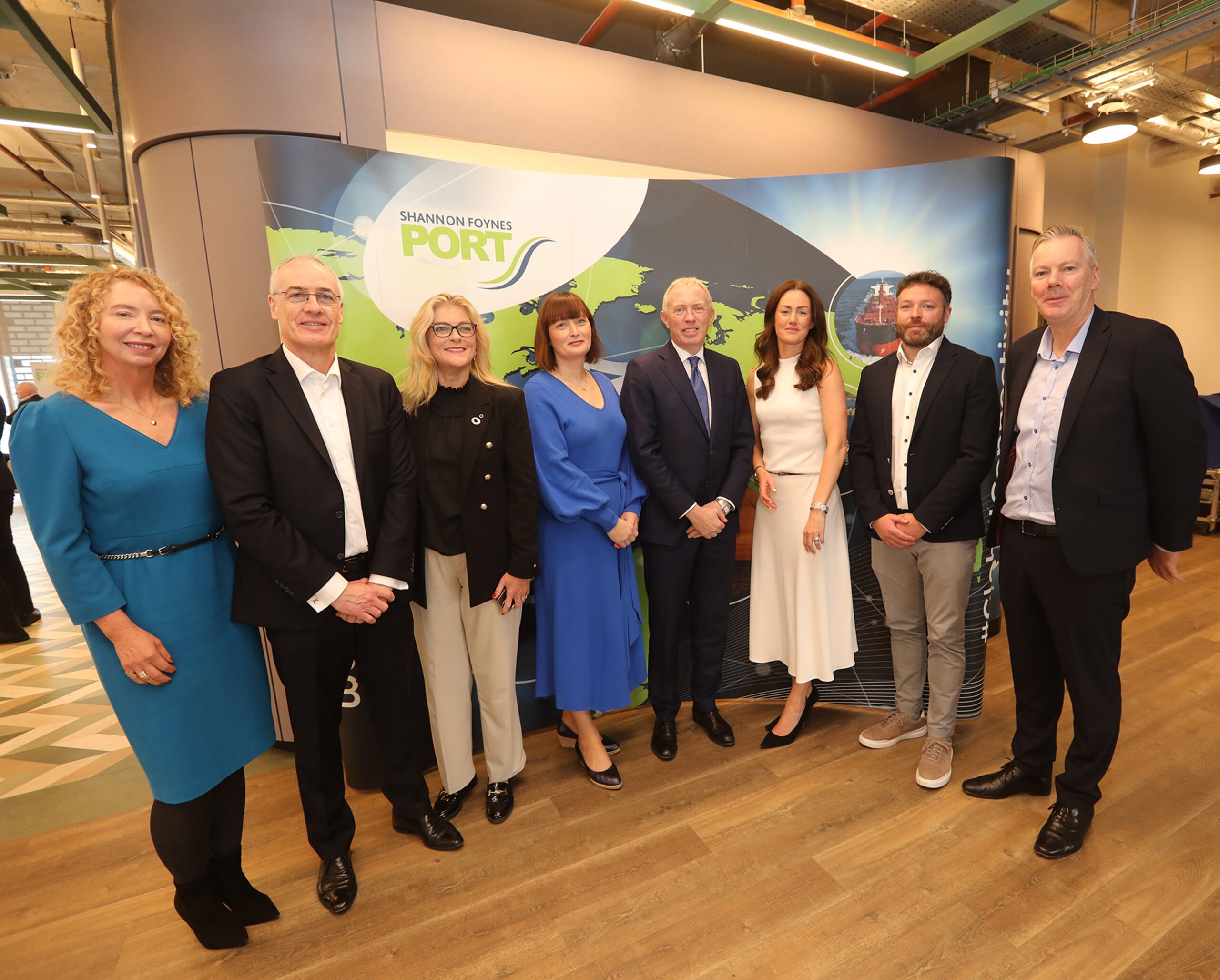 Mairead Connolly - President Limerick Chamber, Michael Walsh - Chair SFPC, Cynthia Ní Mhurchú MEP, Michelle Gallagher - CEO, Limerick Chamber - Minister Timmy Dooley - Beverly Finnegan - Ireland Site Lead, Verizon, Kieran Scannell - Limerick Site Lead, Verizon, Pat Keating - CEO SFPC