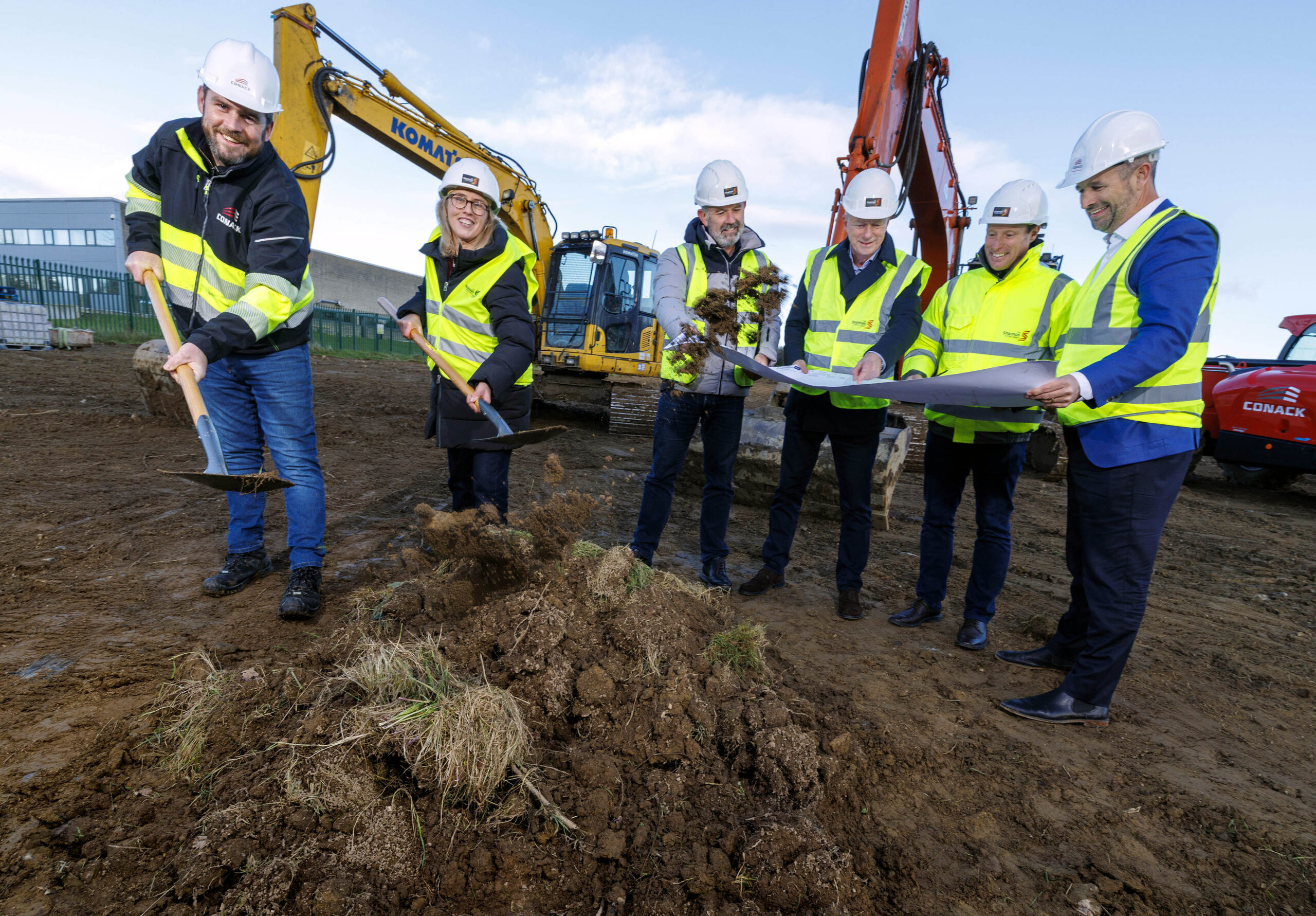 The Shannon Airport Group today marked the official sod turning for a major new €14 million development in the Shannon Airport Business Park, adjacent to Shannon Airport. The project will deliver two state-of-the-art industrial units, Blocks Y & Z, adding approximately 100,000 sq. ft. of flexible, sustainable space to one of Ireland’s most prominent business locations. Speaking at the sod turning, Ray O’Driscoll, The Shannon Airport Group Interim CEO said: "We are proud of our record in delivering high-quality commercial property space that meets the needs of modern businesses. This latest development is another step in driving economic growth for the region. By attracting new companies and creating opportunities for people to live, work, and spend locally, we are generating a positive impact that extends far beyond the business park itself." Pictured L-R Paddy Quaid, Conack Project Manager, Grainne McInerney, Group Capital Projects, The Shannon Airport Group, Gerry Dillon, Group Property Director, The Shannon Airport Group, Ray O’Driscoll, Interim CEO The Shannon Airport Group, Paul Whelan, The Shannon Airport Group Project Manager and Tom O’Connor, MD Conack. Pic: Arthur Ellis
