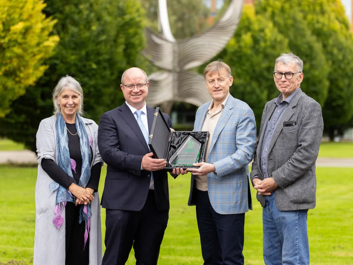 university of limerick analog devices scholarship vincent roche The Vincent Roche Scholarships will be awarded annually to two students in each of the University’s innovative Immersive Programmes: Immersive Software Engineering (ISE) and Immersive Bioscience and Biotherapeutics (iBIO).