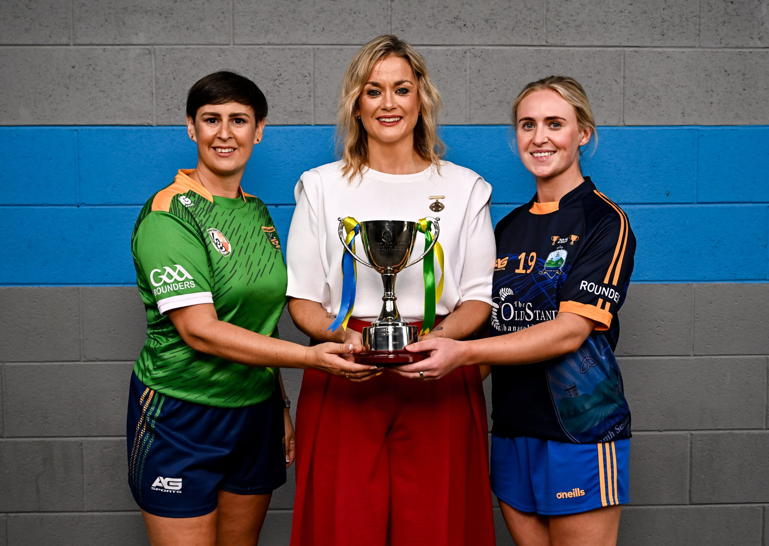 GAA Rounders president Paula Doherty with Junior Women's finalists Linda Clifford of St Kieran's, Limerick, left, and Kyra Hogan of St Senan's, Limerick, at Croke Park for the launch of the upcoming GAA Rounders All-Ireland Competitions finals. The women's finals take place this Sunday, the men's on 6th September, while the mixed is on 13th September. For details visit https://www.gaarounders.ie/fixtures/ Photo by Piaras Ó Mídheach/Sportsfile