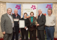For the second year running, the West Limerick village of Athea has been named the overall winner of the Limerick in Bloom competition. 44 other groups throughout County Limerick were honoured for their participation in the annual competition, now in it's seventh year, at an awards ceremony held at the Woodlands House Hotel in Adare, Co. Limerick. Pictured are Hospital representatives, from left to right, Mike Linnane, Mary O'Brien, Betty Herr and Matty Quirke, being presented with their 1st place award in the 700+ population category by Cathaoirleach of Limerick City & County Council, Cllr. Kevin Sheahan, and Gerry Boland of the JP McManus Charitable Foundation. Picture credit: Diarmuid Greene/Fusionshooters