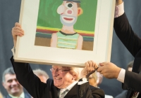 29.09.14         NO REPRO FEE
President of Ireland, Michael D Higgins, has become the first recipient of the honour of Freedom of Limerick following a ceremony in Limerick City this afternoon. Pictured is President Michael D Higgins with an artwork painted by the late Jack Donovan which was presented to him by Cathaoirleach Kevin Sheahan. Milk Market, Limerick. Picture credit: Diarmuid Greene / Fusionshooters