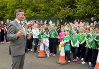 04/06/2015
St Brigid's NS were awarded their 5th Green Flag and Limerick manager TJ Ryan and Limerick hurler Kevin Downes were on hand to help the students raise the flag. Pictured is Limerick senior hurling manager TJ Ryan addressing the students before the raising of their fifth green flag.
St Brigid's NS, Singland, Limerick.
Picture credit: Diarmuid Greene