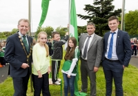 04/06/2015
St Brigid's NS were awarded their 5th Green Flag and pictured at the official raising of the flag (for Bio Diversity) are, from left to right, Mayor Michael Sheahan, Ally Davis, 6th class, Darragh Whelan, 1st class, Emma Normoyle, 4th class, Limerick hurling manager TJ Ryan and Limerick hurler Kevin Downes.
St Brigid's NS, Singland, Limerick.
Picture credit: Diarmuid Greene