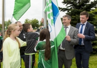 04/06/2015
St Brigid's NS were awarded their 5th Green Flag and pictured at the official raising of the flag (for Bio Diversity) are, from left to right, students Ally Davis, 6th class, Darragh Whelan, 1st class and Emma Normoyle, 4th class, along with Limerick hurling manager TJ Ryan and Limerick hurler Kevin Downes.
St Brigid's NS, Singland, Limerick.
Picture credit: Diarmuid Greene