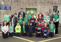 04/06/2015
St Brigid's NS were awarded their 5th Green Flag and Limerick manager TJ Ryan and Limerick hurler Kevin Downes were on hand to help the students raise the flag. Pictured are the Green Schools Committee along with Limerick hurling manager TJ Ryan and Limerick hurler Kevin Downes as well as teachers Niamh Lanigan, Tanya Lynch, and vice-principal Linda O'Reilly.
St Brigid's NS, Singland, Limerick.
Picture credit: Diarmuid Greene