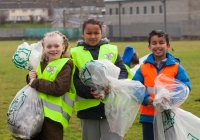 O3.04.15             NO REPRO FEE             
Paul O'Connell, AP McCoy and JP McManus kick-start the Team Limerick Clean-Up(TLC). Over 10,000 Volunteers hit the streets of Limerick City and County for the Country's biggest ever Clean-Up. 
Out doing their bit for the Team Limerick Clean-Up at O'Malley Park, Southill were, Leona, Leah and Noel Crawford. Picture: Alan Place/FusionShooters.
