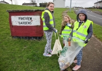 O3.04.15 Â  Â  Â  Â  Â  Â Â NO REPRO FEE
Paul O'Connell, AP McCoy and JP McManus kick-start the Team Limerick Clean-Up(TLC).Â Over 10,000 Volunteers hit the streets of Limerick City and County for the Country's biggest ever Clean-Up.
Doing their bit for Team Limerick Clean-Up were volunteers, Ciara Hannan, Emily Ward and Caitlain Hannan at Pineview Gardens, Moyross. Picture: Dermot Lynch/Fusionshooters