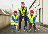 03.04.15  NO REPRO FEE
Paul O'Connell, AP McCoy and JP McManus kick-start the Team Limerick Clean-Up (TLC). Over 10,000 volunteers hit the streets of Limerick City and County for the country's biggest ever Clean-Up. Limerick senior hurler Donal O'Grady joined Team Limerick Clean-Up volunteers, brothers Jack Giltenane, aged 8, and Dara Giltenane, aged 5, from Ballingarry, Co. Limerick. Picture credit: Diarmuid Greene/Fusionshooters