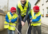 03.04.15  NO REPRO FEE
Paul O'Connell, AP McCoy and JP McManus kick-start the Team Limerick Clean-Up (TLC). Over 10,000 volunteers hit the streets of Limerick City and County for the country's biggest ever Clean-Up. Limerick senior hurler Donal O'Grady joined Team Limerick Clean-Up volunteers, brothers Jack Giltenane, aged 8, and Dara Giltenane, aged 5, from Ballingarry, Co. Limerick. Picture credit: Diarmuid Greene/Fusionshooters