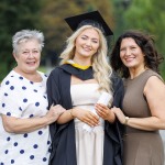 REPRO FREE 270826
Former Limerick Rose Molli-Ann O’Halloran, from Kileely, Limerick City, graduated from University of Limerick with a Bachelor of Arts in Voice. Molli-Ann has been accepted into the prestigious London School of Musical Theatre. Pictured with her mum Michelle Jackson (right) and nana Teresa Jackson. Pic Arthur Ellis